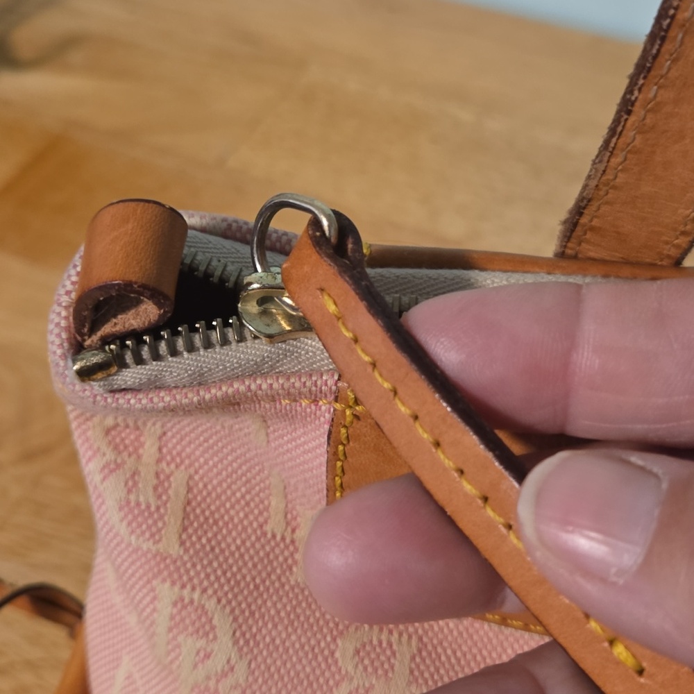 Dooney & Bourke Vintage 12x7 Monogrammed Shoulder Bag (#85) - Picture 5 of 12